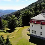 Mathis Hotel